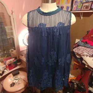Lacey flowy top EUC